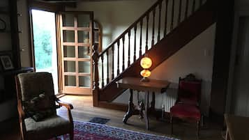 Flat-screen TV, fireplace