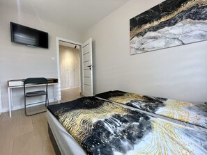 8 soverom, strykejern/-brett, wi-fi og sengetøy