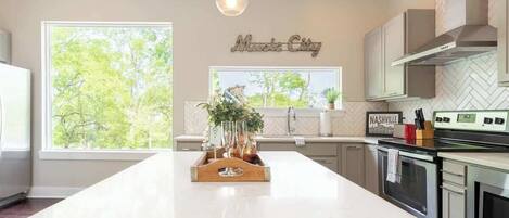 Frigorífic, microones, forn i placa de cuina