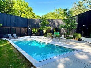 Et oppvarmet basseng