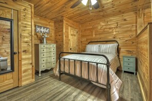 4 bedrooms, WiFi, bed sheets - Large Cabin Near the town of Blue Ridge! (Blue Ridge)