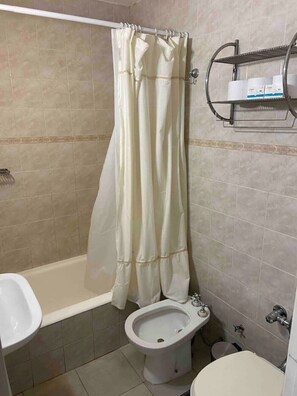 Shower - Departamento Recoleta. 2 Cuartos (Buenos Aires)