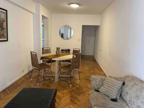 Interior - Departamento Recoleta. 2 Cuartos (Buenos Aires)