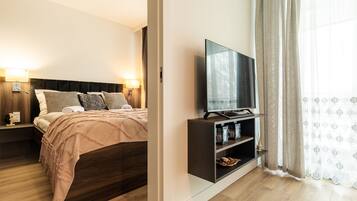 Superior-Apartment | Allergikerbettwaren, Bügeleisen/Bügelbrett, kostenloses WLAN, Bettwäsche