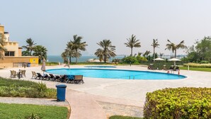 Outdoor pool - Amazing Stay With Beach Access & Balcony -rak (Ras Al Khaimah)