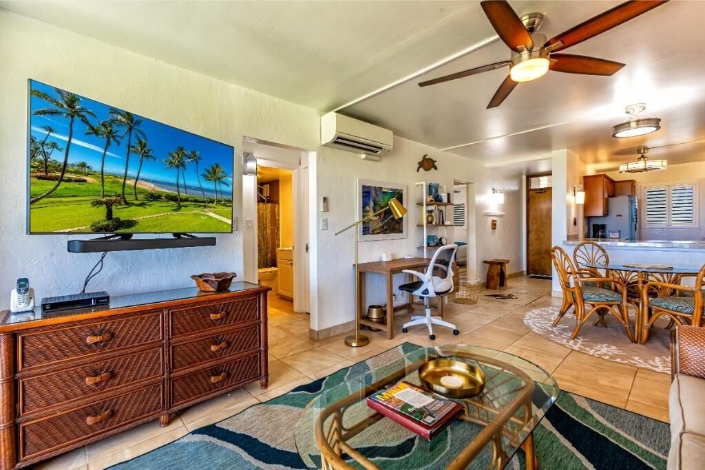 Condo, 2 Bedrooms | Living area