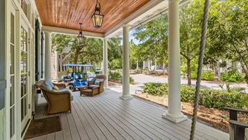 House, 4 Bedrooms | Terrace/patio