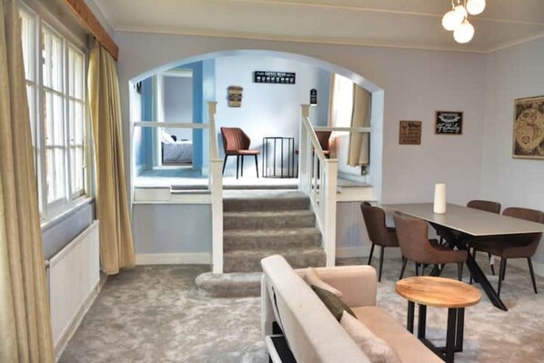 Interior - Crondall Stores Flat (farnham)