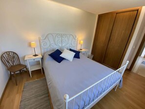 4 bedrooms, WiFi, bed sheets
