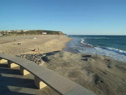 Bright Spacious Apartment with Sea View Balcony – Walk to Beach (8 Guests)