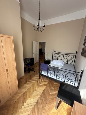 5 makuuhuonetta, silitysrauta/-lauta, Wi-Fi, vuodevaatteet