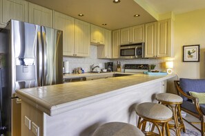 Condo, 1 Bedroom | Private kitchen | Oven, toaster - Kihei Surfside #102 1 Bedroom Condo by RedAwning (Kihei)