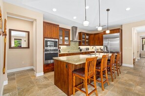 House, 3 Bedrooms | Private kitchen