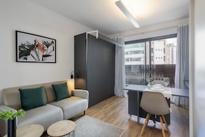 Apartamento básico | Área de estar | TV