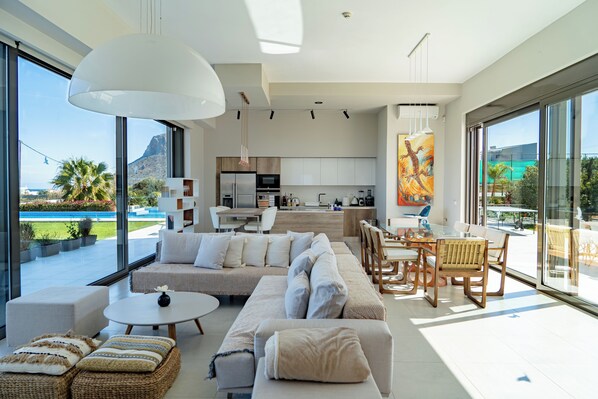 Smart TV, mesa de pingue-pongue