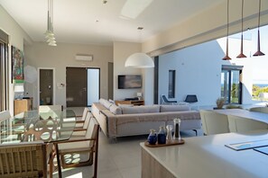 Smart TV, mesa de pingue-pongue