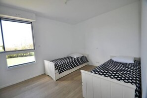 4 chambres, bureau, accès au Wi-Fi (inclus), literie fournie
