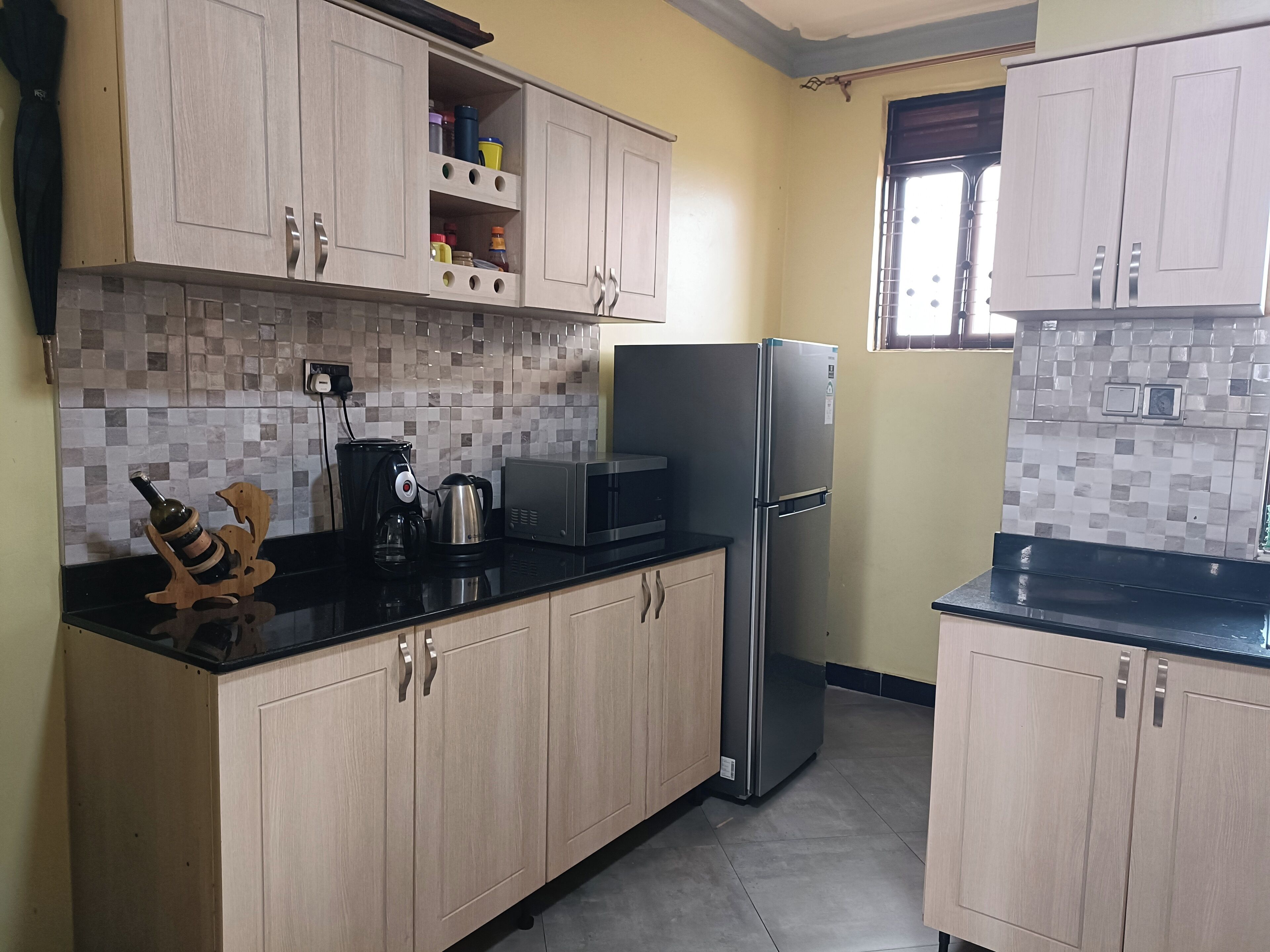 Fridge, microwave, oven, coffee/tea maker