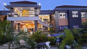 Front of property – evening/night - Palm Kalash Hotel (Lusaka)