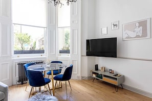 Appartement, plusieurs lits | Restauration