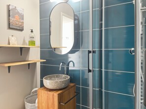 Haartrockner, Seife, Shampoo, Toilettenpapier