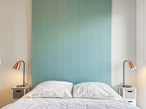 2 bedrooms, desk, iron/ironing board, travel cot