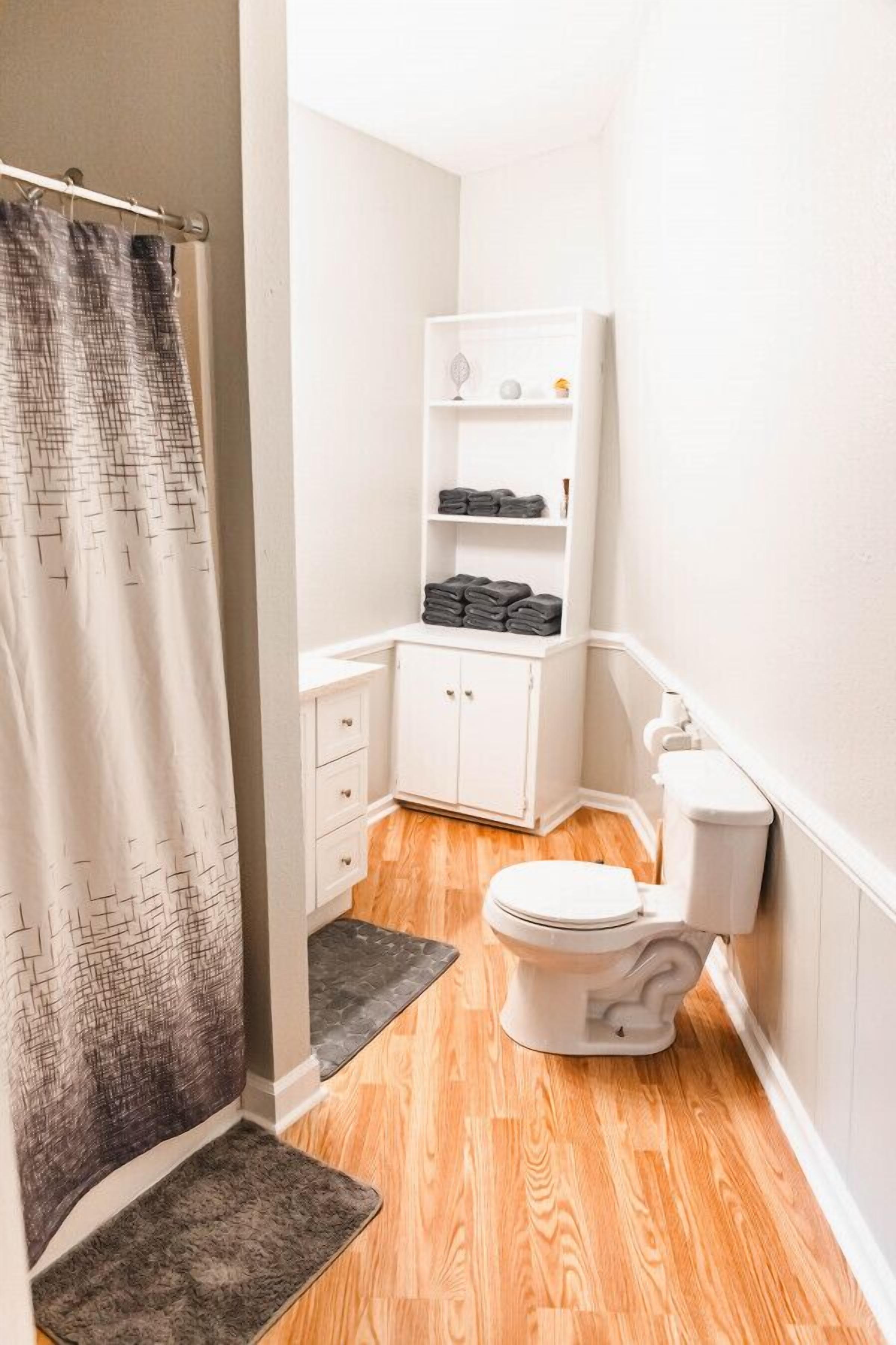 Sèche-cheveux, serviettes fournies