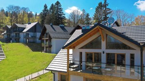 A modern multi-story building with large windows, a balcony, and a sloped roof. - RentPlanet - Osada Górska (Szklarska Poreba)