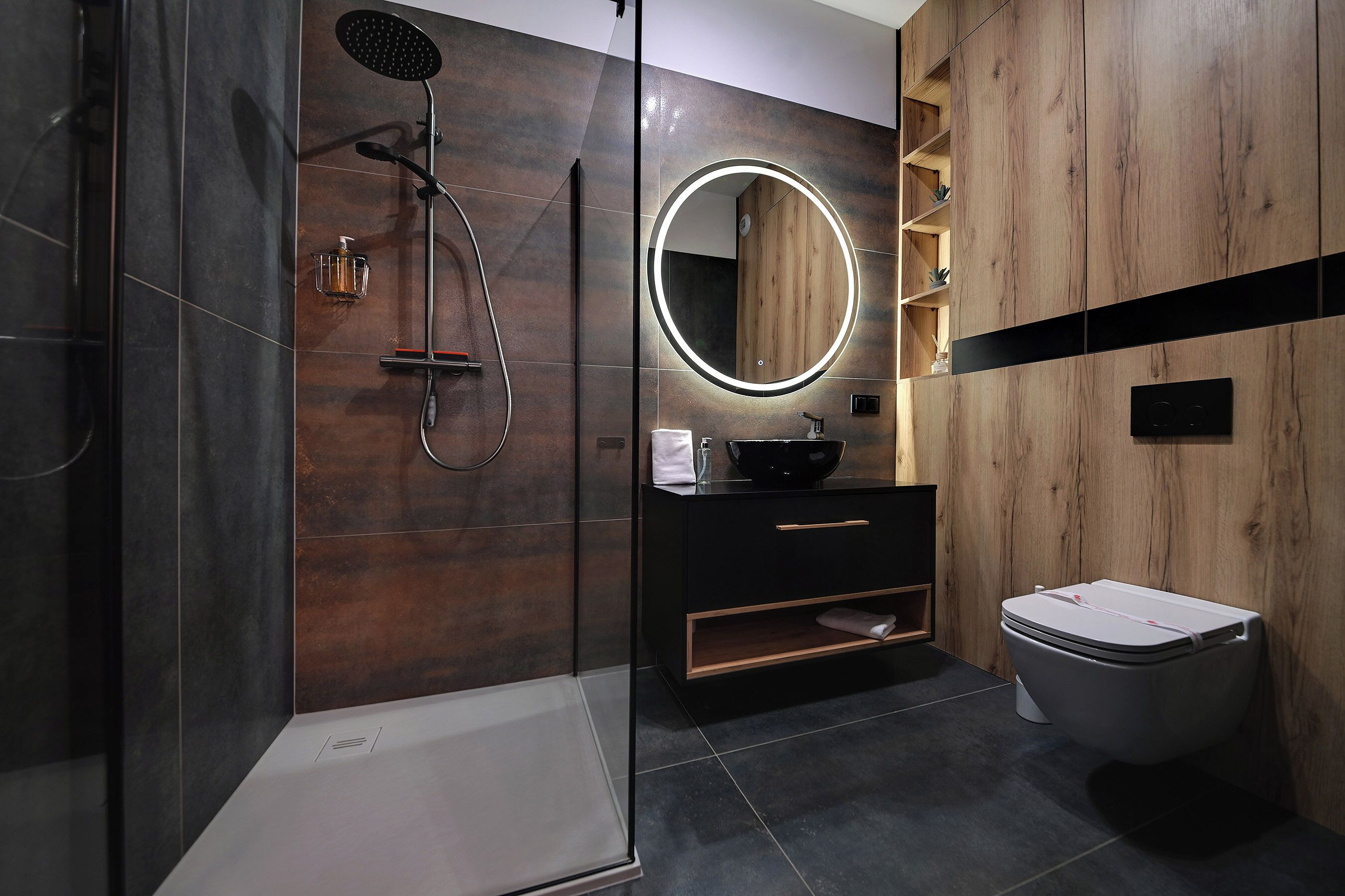 Studiosuite | Badezimmer | Dusche, Haartrockner, Handtücher, Seife