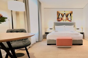 Premium bedding, in-room safe, soundproofing, free cribs/infant beds