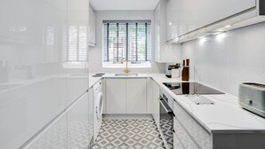Unclassified image, 5 of 16, button - Slick Portobello Pied-a-terre (London)