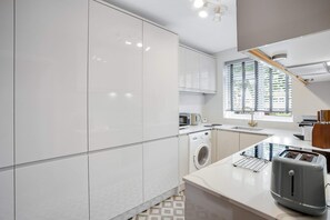 Leilighet – basic, flere senger | Eget kjøkken | Kjøleskap, mikrobølgeovn, ovn og kokeplater