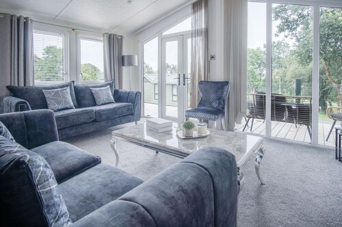 1 Manor Lodge - 3 Bedroom Lodge - Pendine