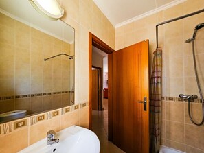Bathtub, hair dryer, towels