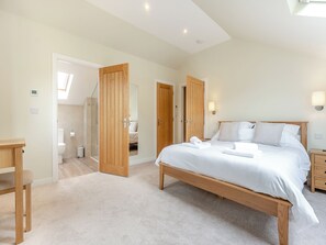 4 bedrooms, free WiFi, bed sheets