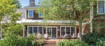 High end Townhouse 5 minutes to Ski Resort, Rec Path Breweries & Center of Stowe