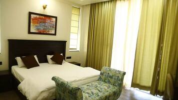 6 chambres, fer et planche Ă repasser, Wi-Fi, draps fournis