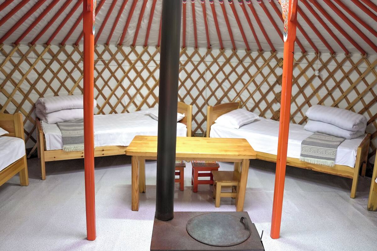 Desk, free WiFi, bed sheets