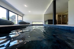 Indoor pool, a heated pool - Corner Loft (Estorãos)