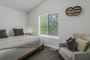 3 bedrooms, iron/ironing board, travel cot, free WiFi