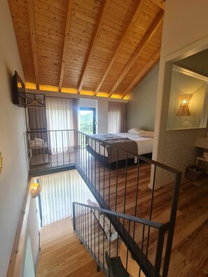 1 bedroom, desk, iron/ironing board, travel cot - Loft Suite (Estorãos)