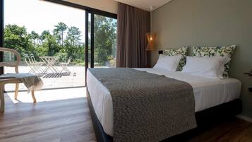 1 bedroom, desk, iron/ironing board, travel cot