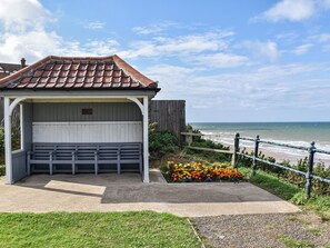 Property grounds - 4 bedroom accommodation in Mundesley (Mundesley)