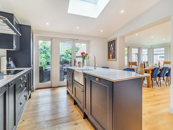 Dishwasher, high chair - 4 bedroom accommodation in Mundesley (Mundesley)