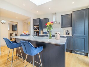 Dishwasher, high chair - 4 bedroom accommodation in Mundesley (Mundesley)