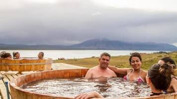 Bañera de hidromasaje al aire libre