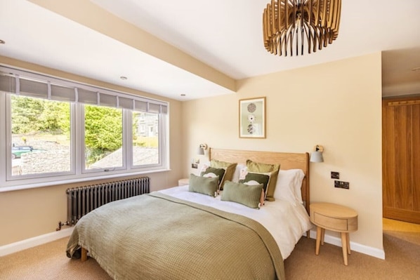 3 bedrooms, iron/ironing board, free WiFi, bed sheets