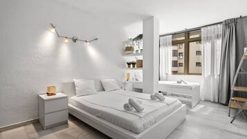 3 slaapkamers, een strijkplank/strijkijzer, gratis wifi, beddengoed