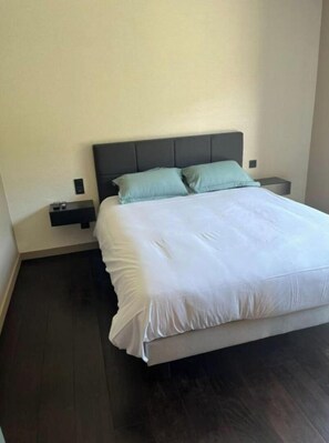 3 bedrooms, iron/ironing board, travel crib, free WiFi