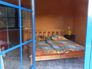 3 chambres, fer et planche à repasser, Wi-Fi, draps fournis